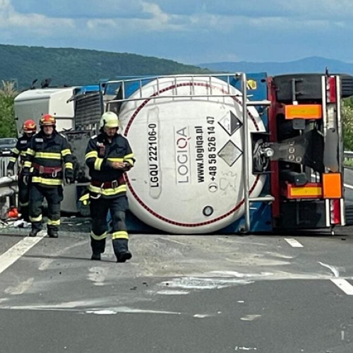 Trafic complet blocat pe Valea Oltului din cauza scăpărilor de gaz la Călimănești