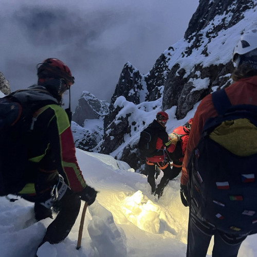 Operațiunile de căutare a tânărului britanic dispărut în Munții Bucegi continuă