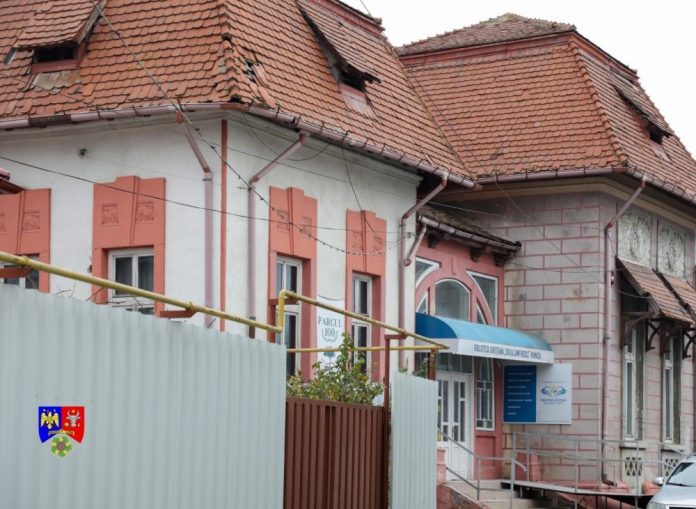 Progrese importante în restaurarea sălii de lectură a Bibliotecii Județene Vrancea