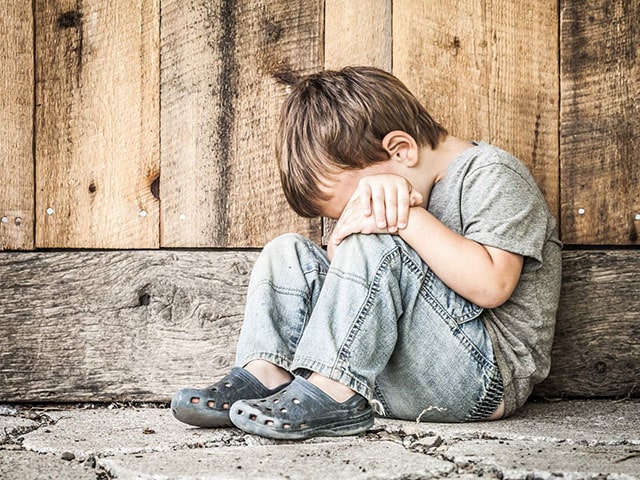 Un băiețel din Botoșani, preluat de stat după tragedia din familie