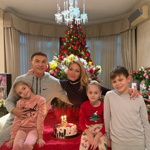 Valentina Pelinel a sărbătorit 45 de ani într-un cadru intim, alături de familie
