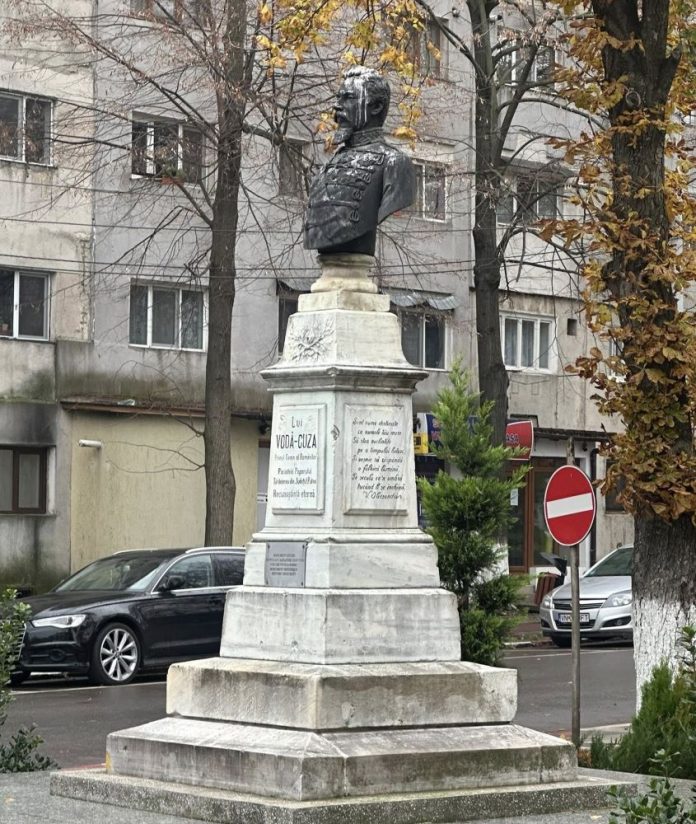 Petiție pentru salvarea bustului lui Alexandru Ioan Cuza din Mărășești