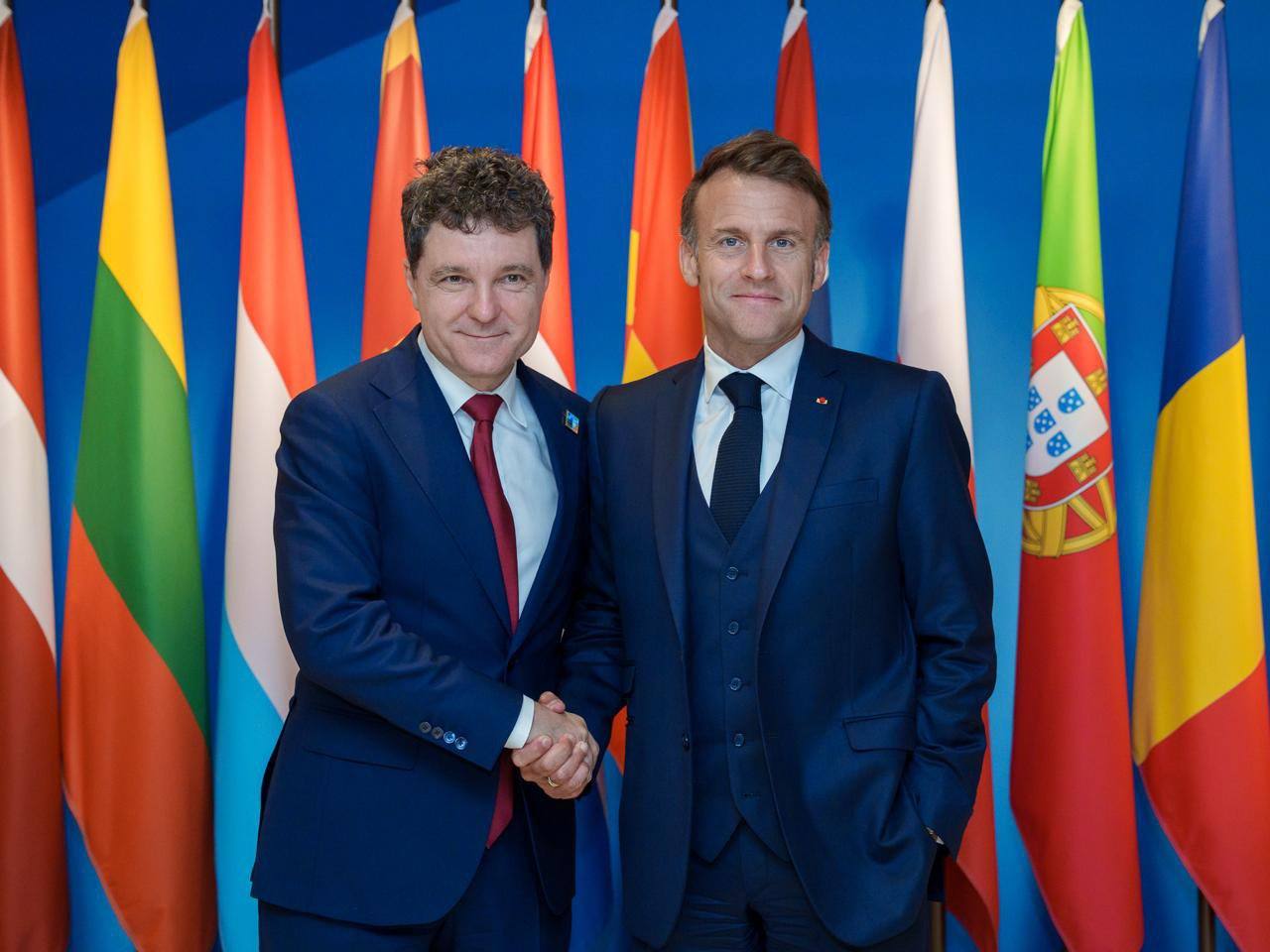 Nicușor Dan a discutat cu Emmanuel Macron despre securitate și investiții franceze
