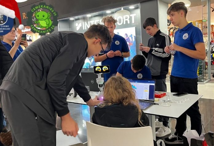 Ateliere de robotică pentru copii, organizate la Focșani Mall de Clubul CEMEKANIKS 25