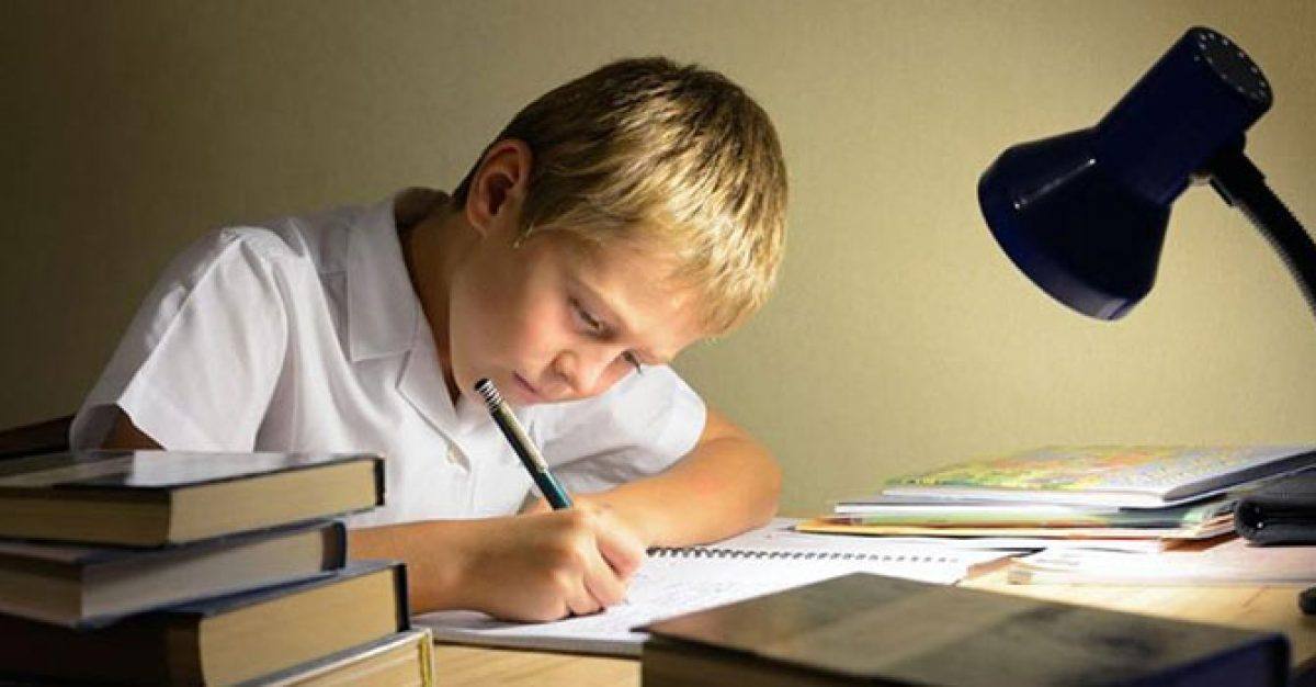 Ministerul Educației stabilește limite noi pentru temele elevilor din învățământul preuniversitar