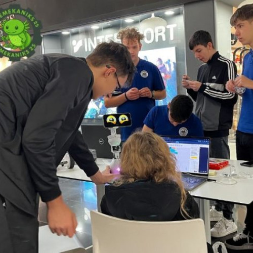 Copiii din Focșani descoperă tainele roboticii la atelierele CEMEKANIKS 25