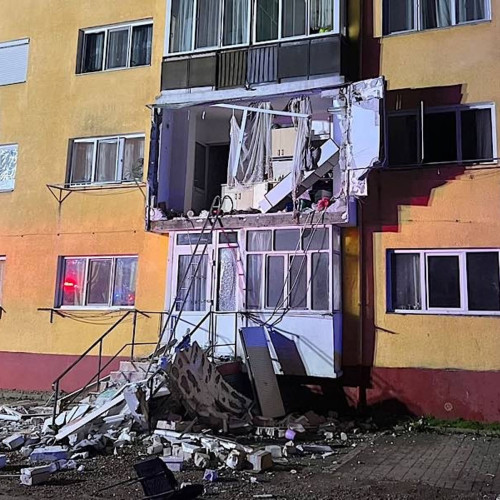 Explozie puternică într-un bloc din Aleșd: o femeie grav rănită