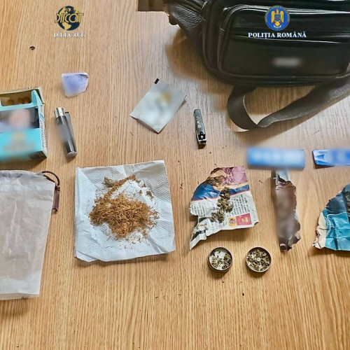 Bărbat prins în flagrant vânzând droguri într-un liceu din Târgoviște