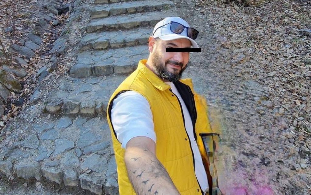 Cadavru carbonizat găsit într-o mașină incendiată lângă Oradea