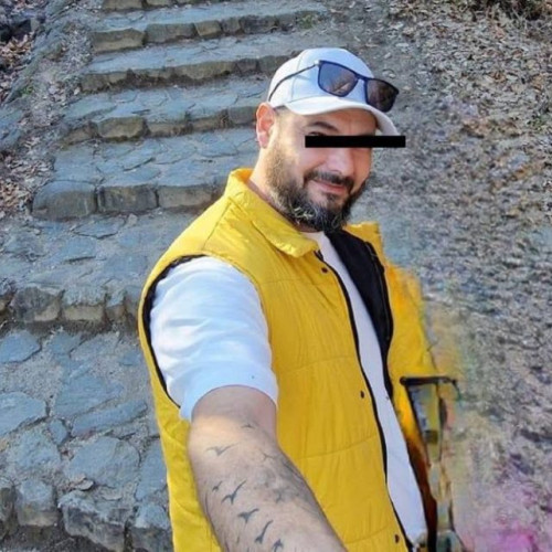 Cadavru carbonizat găsit într-o mașină incendiată lângă Oradea