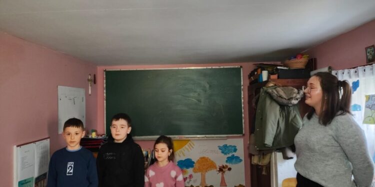 O tânără profesoară din Darabani predă în satul Izvoarele Sucevei