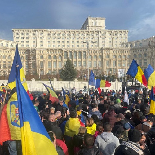 Protest la Parlament față de noile măsuri fiscale ale Guvernului Bolojan