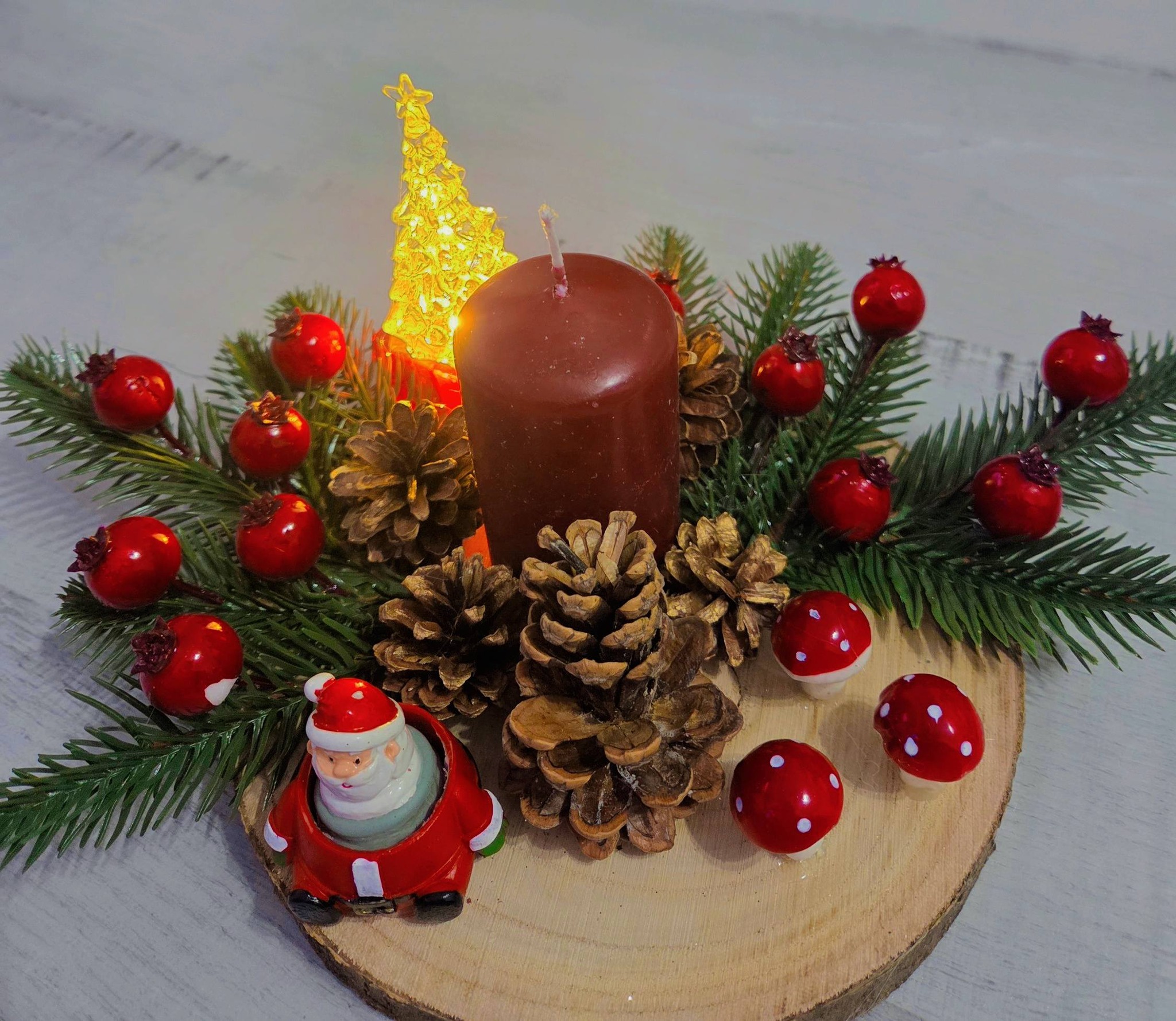 Mămică din Botoșani vinde ornamente de Crăciun pentru tratamentul fiului cu autism