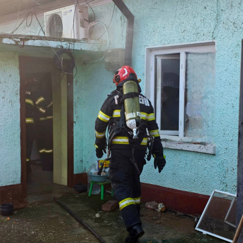 Incendiu la o locuință din Giurgiu, provocat cel mai probabil de o lumânare