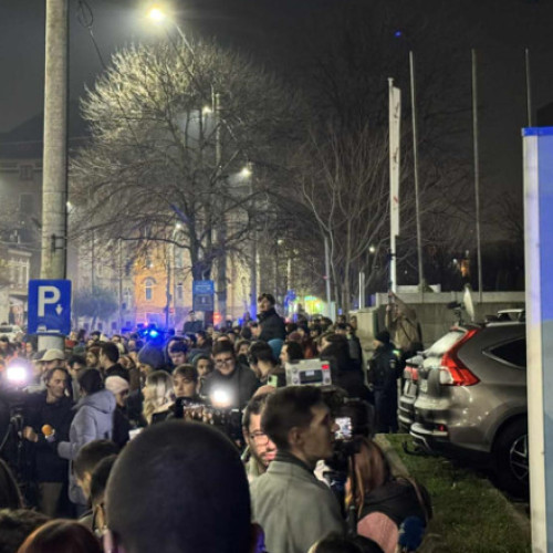 Câteva sute de persoane protestează pentru independența justiției la sediul CSM