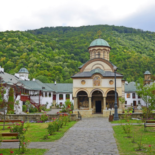 Arheologii confirmă originalitatea sarcofagului lui Mircea cel Bătrân de la Mânăstirea Cozia