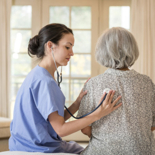 Consultațiile la domiciliu oferite de medicii de familie, reglementate strict pentru pacienți cu mobilitate redusă