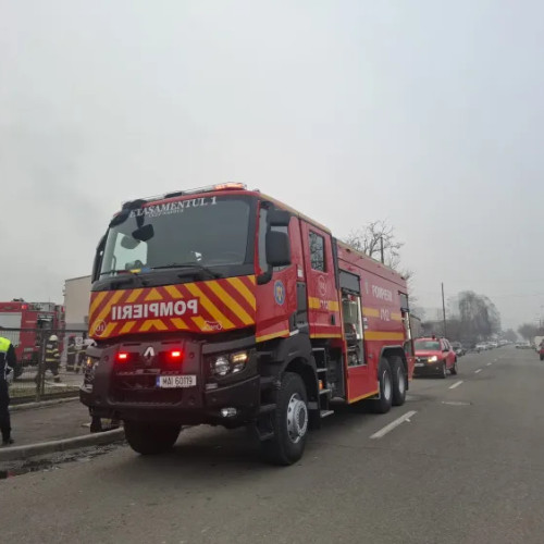 Incendiu la un imobil comercial din Cluj-Napoca, pe strada Bobâlnei