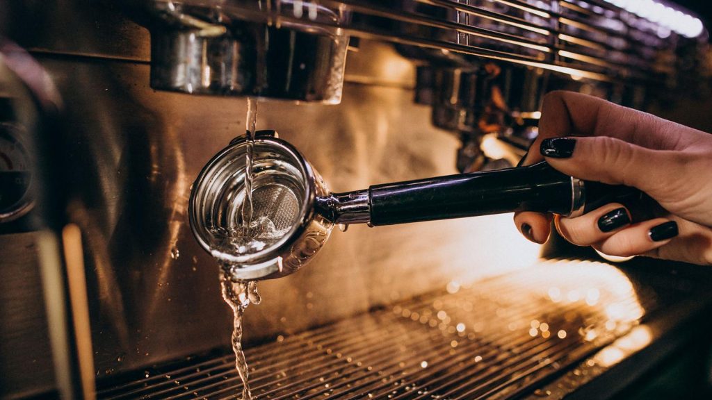 Importanța curățării regulate a espressorului pentru o cafea de calitate