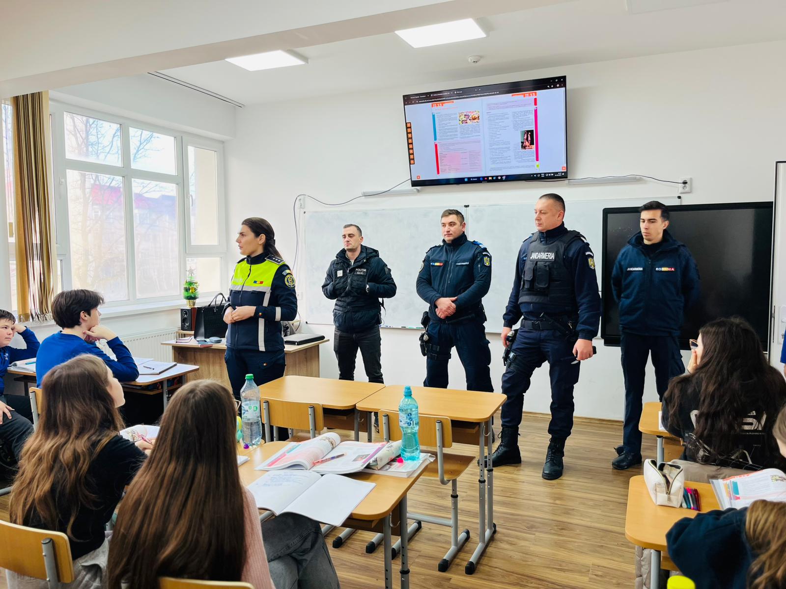 Acțiune polițienească pentru siguranța elevilor la Botoșani și Corni