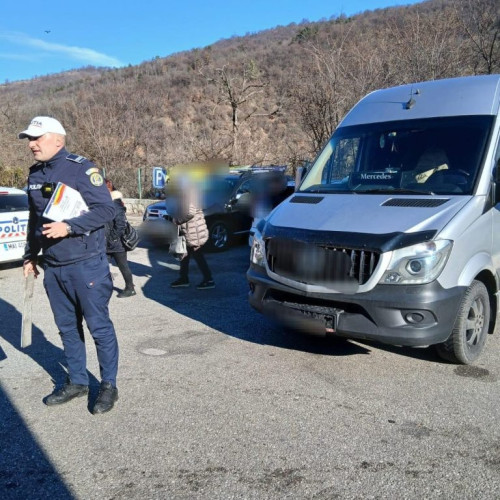 Tânăr amendat în Orșova pentru transport neautorizat de persoane