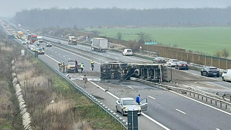 Trei militari francezi salvează un șofer după un accident grav pe autostrada A3