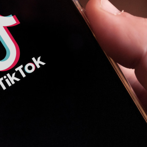 Atacuri cibernetice pe TikTok: utilizatorii sunt avertizați asupra mesajelor false