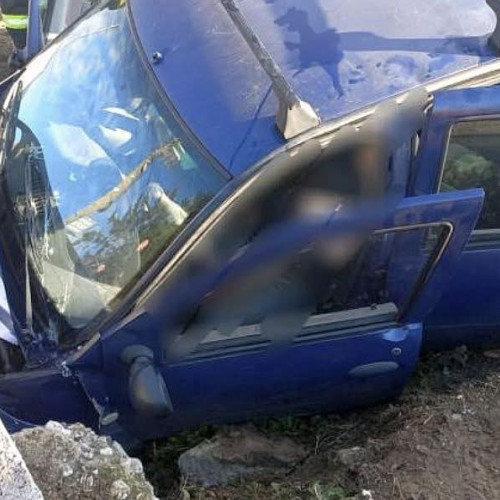 Accident rutier în Călinești, Argeș; un șofer a fost blocat în mașină după coliziune