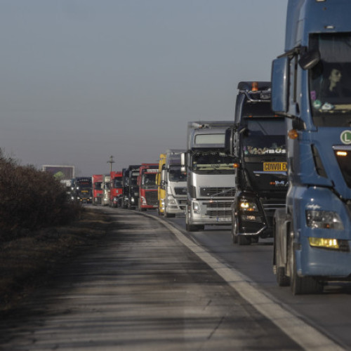 Guvernul aprobă ajutor de stat pentru compensarea accizei la motorină a transportatorilor