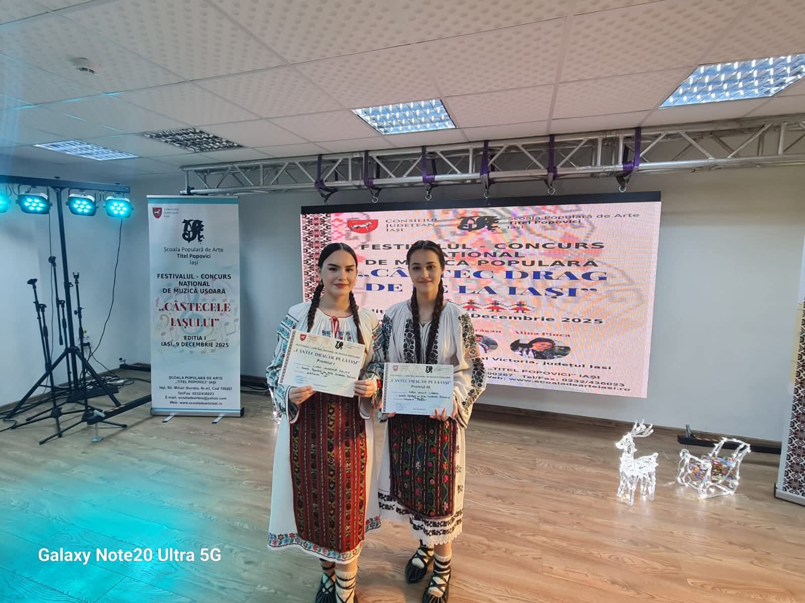 Cursantele Școlii Populare de Arte Târgu Jiu, premiante la festivalul de muzică populară de la Iași