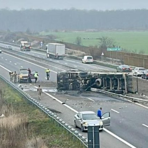 Trei militari francezi au salvat un șofer după un accident grav pe A3