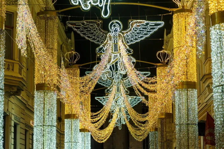 Centrul Clujului strălucește cu instalații și proiecții dedicate sărbătorilor de iarnă