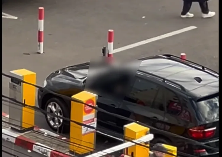 Șofer claxonează timp de zece minute în parcarea Kaufland Mănăștur