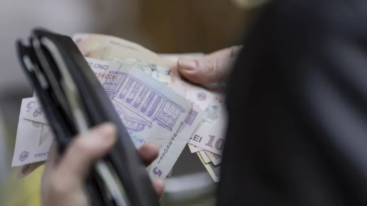 Salariul mediu net în România a crescut în octombrie 2025 cu 4,3%