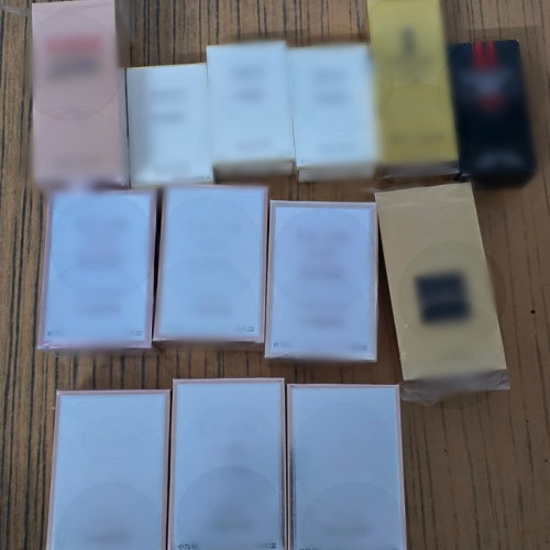 Bărbat prins în Galați vânzând parfumuri contrafăcute fără documente de proveniență