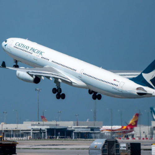 Un pasager a încercat să deschidă ușa avionului în timpul unui zbor Cathay Pacific