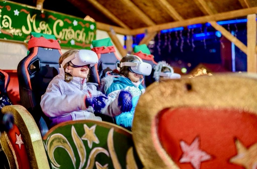 Simulatorul de sanie oferă o experiență virtuală unică la Târgul de Crăciun Pitești