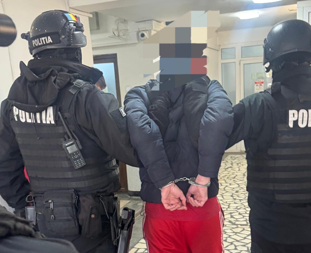 Un botoșănean urmărit internațional, adus în țară pentru executarea pedepsei