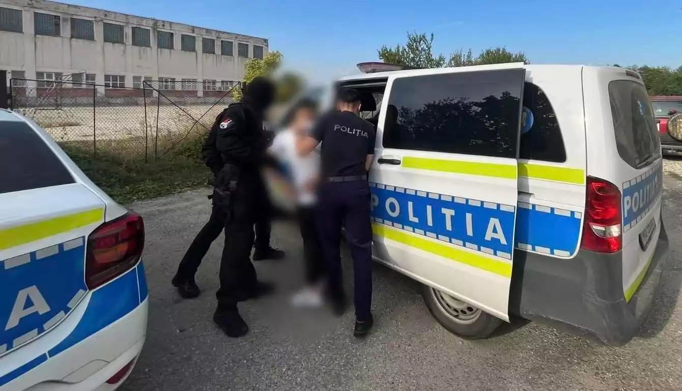 Șase persoane urmărite internațional aduse în România, inclusiv un tânăr din Gorj