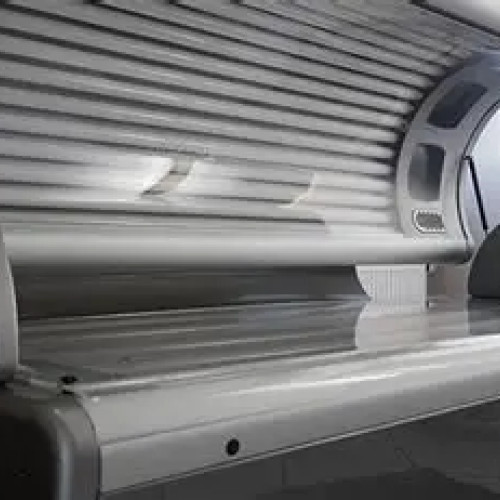 Cabinele de bronzat triplează riscul de cancer de piele, arată un studiu