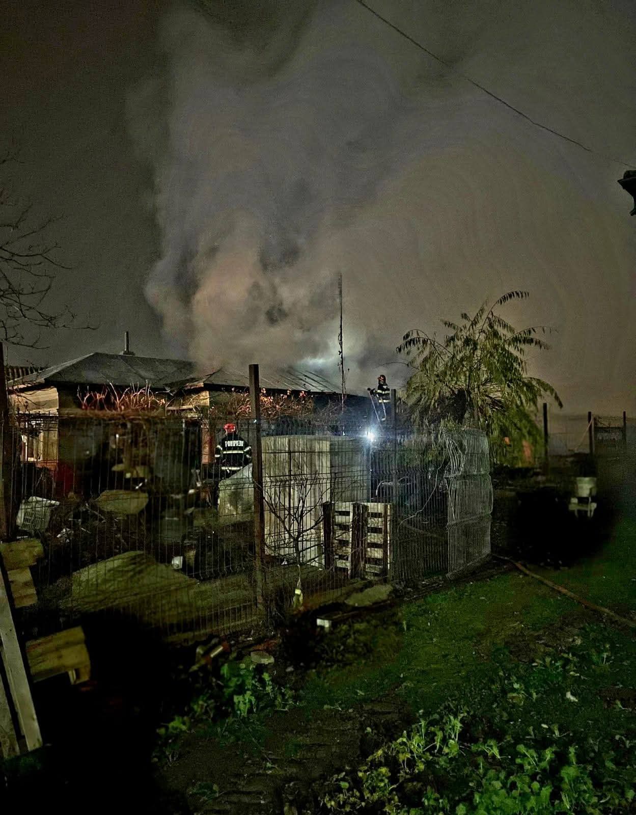 Incendiu la o casă din Valea Dragului provocat de un scurtcircuit