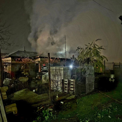 Incendiu la o casă din Valea Dragului provocat de un scurtcircuit