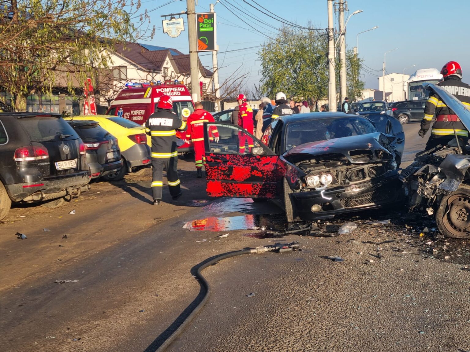 Accident între două autoturisme în Șimnicu de Sus cu trei răniți