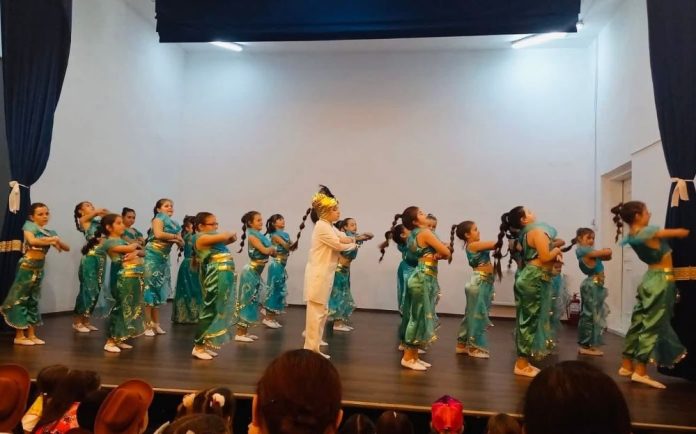 Preșcolarii și elevii din Odobești, spectacol plin de emoție la „Magia Crăciunului”