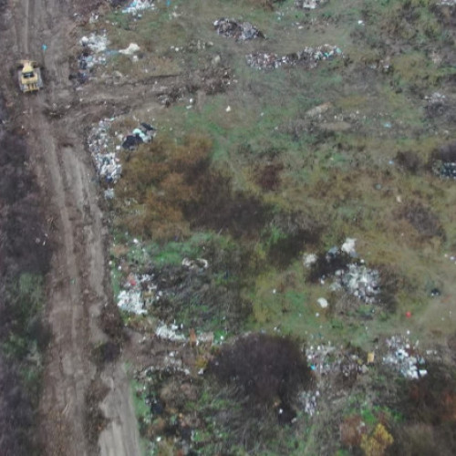 Primăria Ciumeghiu amendată după ce un excavator a fost surprins îngropând ilegal deșeuri