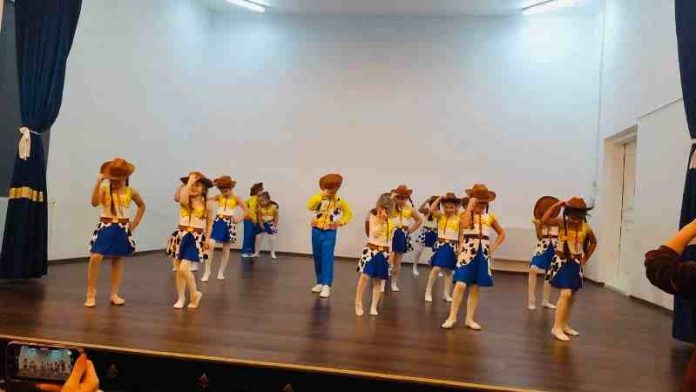 Clubul Copiilor Odobești a organizat spectacolul „Magia Crăciunului” cu dans modern