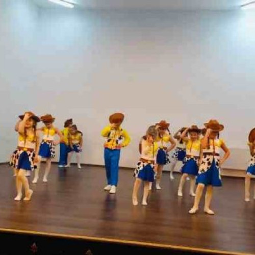 Clubul Copiilor Odobești a organizat spectacolul „Magia Crăciunului” cu dans modern