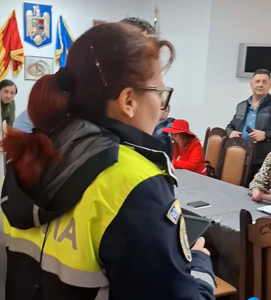 Consilier local din Botoșani dat afară pentru că făcea live pe Facebook în timpul ședinței