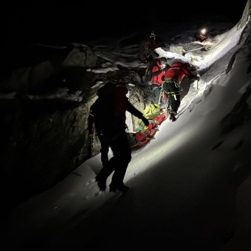 Misiune de salvare în Munții Făgăraș pentru un turist rănit grav într-un jgheab