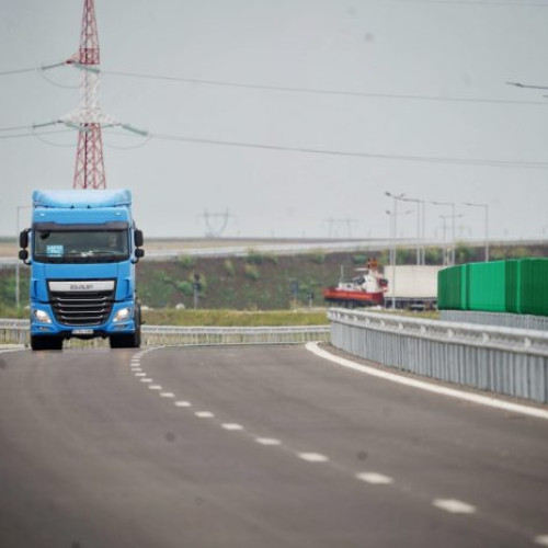 Guvernul aprobă o schemă pentru compensarea accizei la motorină în transporturile rutiere